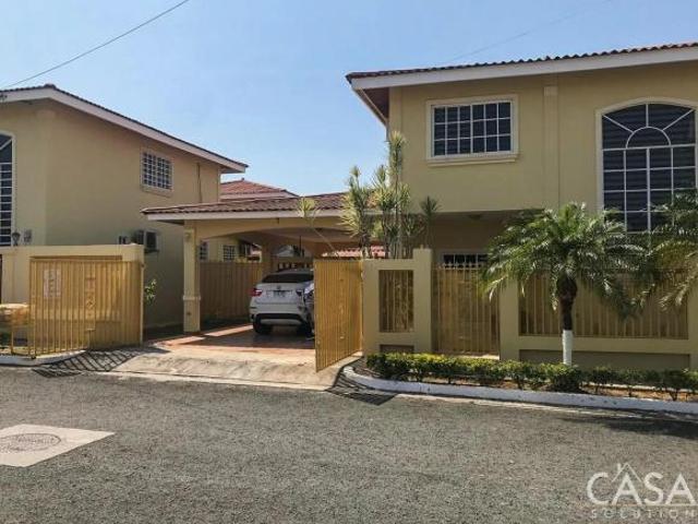 Casa Espaciosa de 3 Dormitorios en Villas del Golf, Chitré