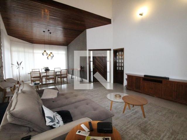 Casa aluguel em Região Imediata de São José dos Campos, Região Metropolitana do Vale do Paraíba e Litoral Norte