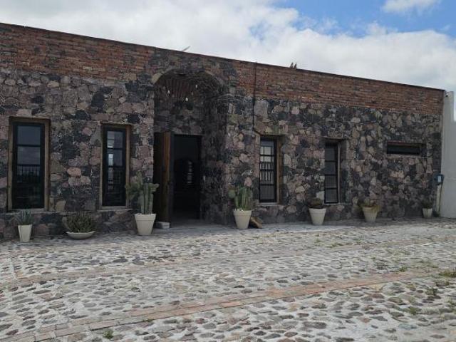 CASA ESTILO HACIENDA EN VENTA EN LOS CUES, QUERÉTARO