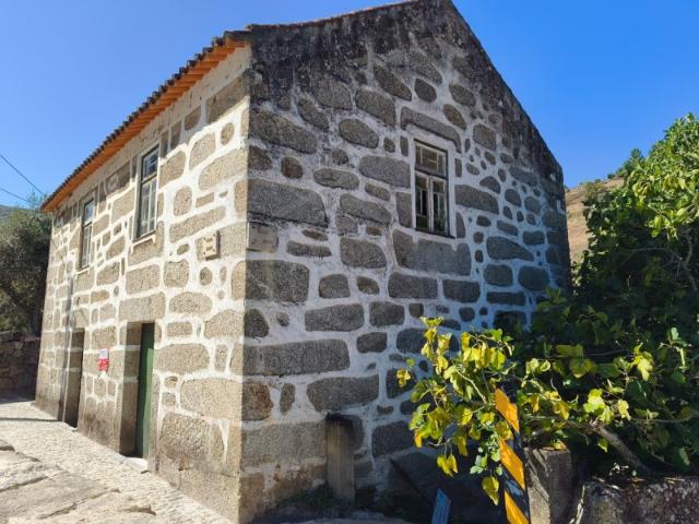 Casa venda em Mizarela, Pêro Soares e Vila Soeiro, Guarda