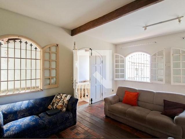 Casa aluguel em Regional Leste, Belo Horizonte