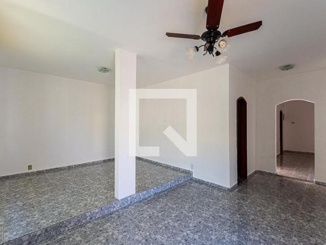 Casa aluguel em Região Geográfica Imediata do Rio de Janeiro, Região Metropolitana do Rio de Janeiro
