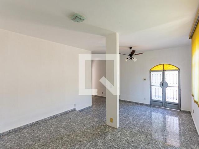 Casa aluguel em Região Geográfica Imediata do Rio de Janeiro, Região Metropolitana do Rio de Janeiro