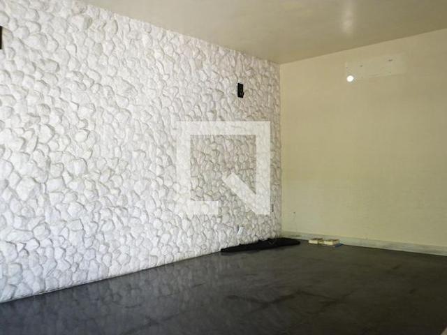 Casa aluguel em Região Geográfica Imediata do Rio de Janeiro, Região Metropolitana do Rio de Janeiro