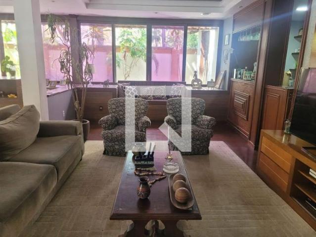 Casa aluguel em Região Geográfica Imediata do Rio de Janeiro, Região Metropolitana do Rio de Janeiro