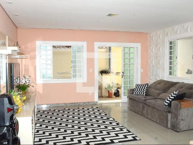Casa aluguel em Região Geográfica Imediata de Belo Horizonte, Região Metropolitana de Belo Horizonte