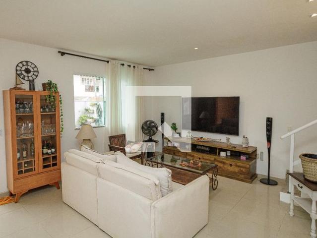 Casa aluguel em Região Geográfica Imediata do Rio de Janeiro, Região Metropolitana do Rio de Janeiro