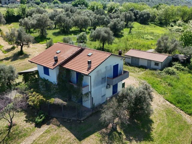 Casa in vendita a Molinaccio, Marche