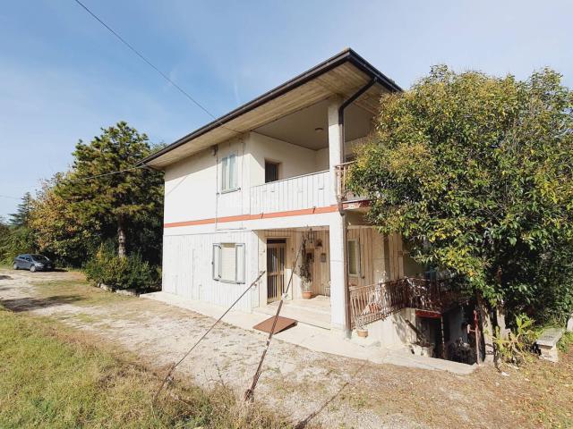 Villa Indipendente in vendita a Piattoni, Marche
