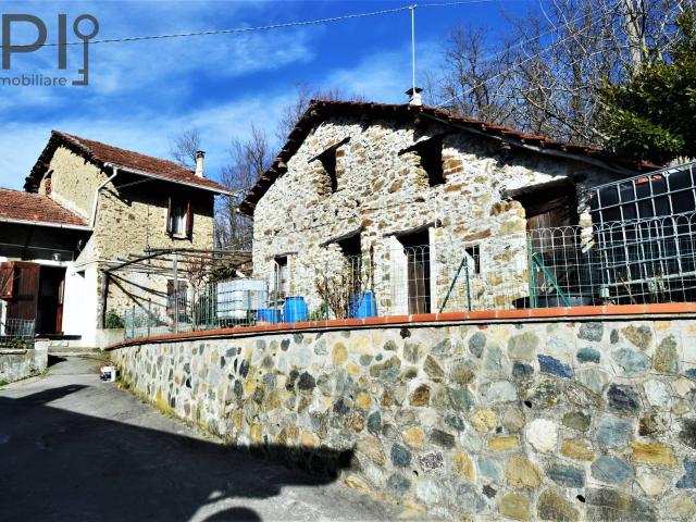 Villa Indipendente in vendita a Dego, Liguria