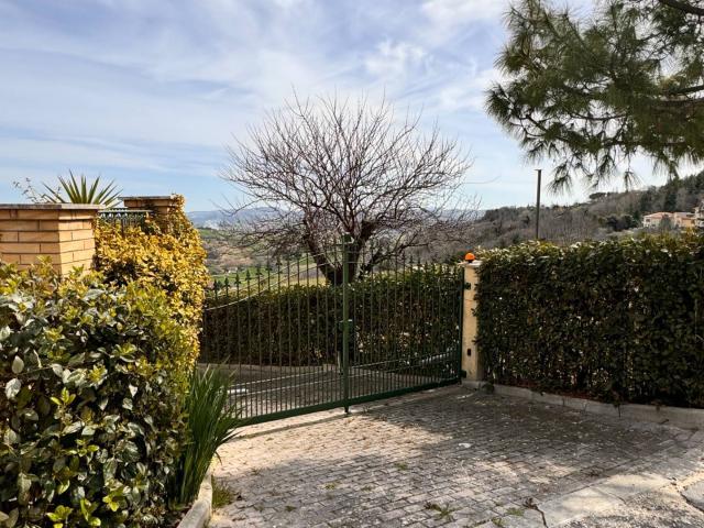 Villa Indipendente in vendita a Marche, Fermo