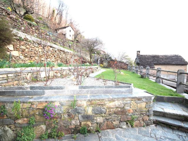 Villa Indipendente in vendita a Valle Cannobina, Piemonte