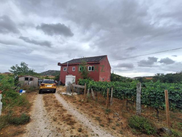 Chalet en venta en Orega, O Ribeiro