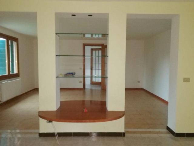 Villa Indipendente in affitto a Rovigo, Veneto