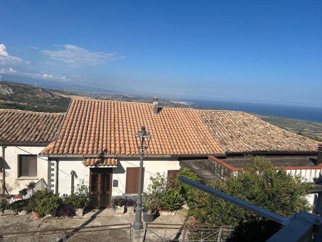 Casa in vendita a Borgo Tirone, Squillace