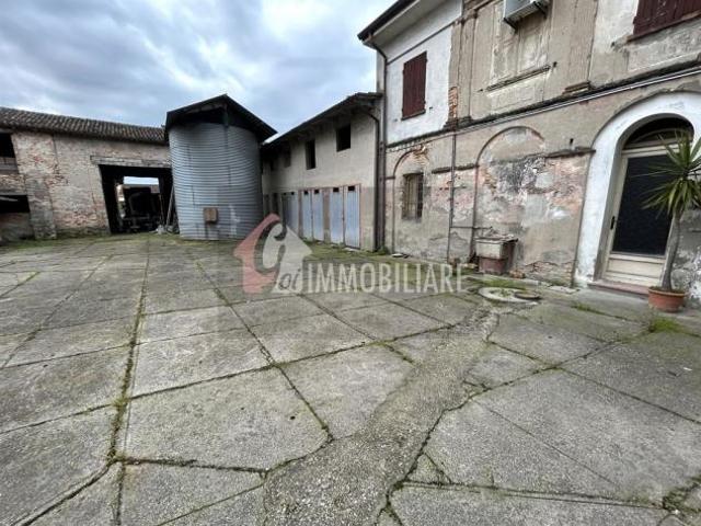 Villa Indipendente in vendita a Bozzolo, Mantova