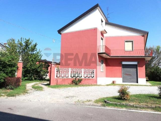 Villa Indipendente in vendita a Ozzero, Lombardia