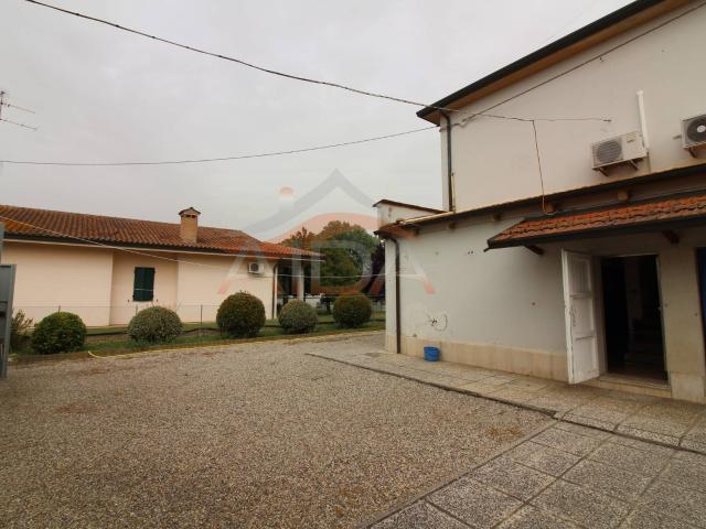 Villa Indipendente in vendita a Argenta, Reggio Emilia