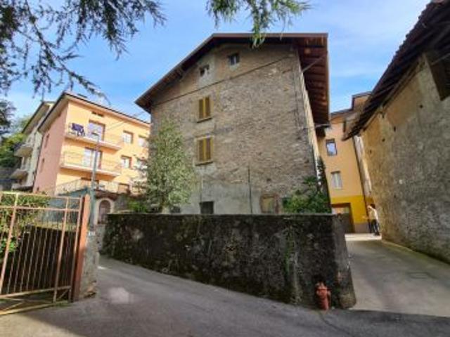 Villa Indipendente in vendita a Rova, Gazzaniga