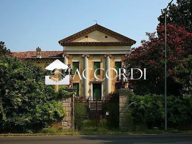 Villa Indipendente in vendita a Abano Terme Bagni, Veneto
