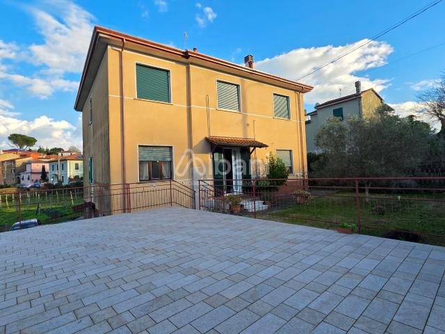 Villa Indipendente in vendita a Baccano, Arcola