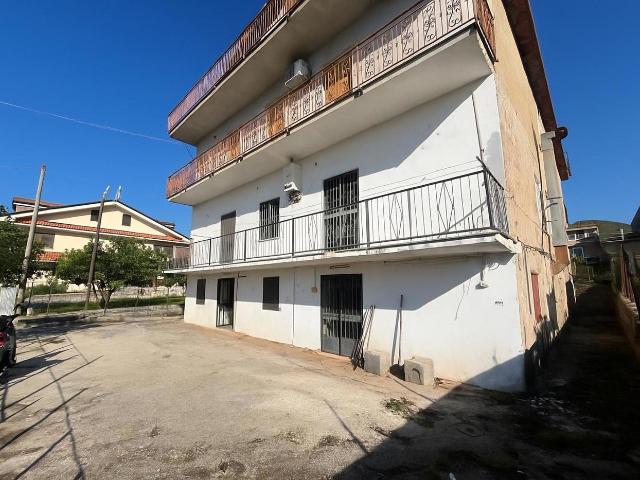 Villa Indipendente in vendita a Bellona, Campania