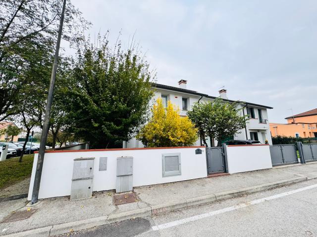 Villa Indipendente in vendita a Bosaro, Veneto