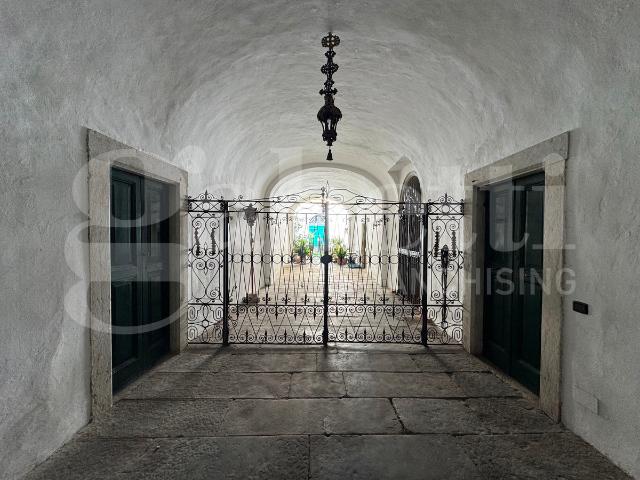 Villa Indipendente in vendita a Zona Centro, Brescia