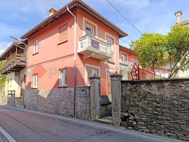 Villa Indipendente in vendita a Brovello-Carpugnino, Piemonte