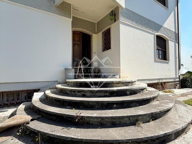 Villa Indipendente in vendita a Perticata, Carrara