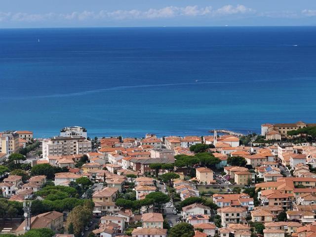 Villa Indipendente in vendita a Marina di Cecina, Cecina