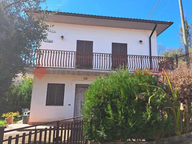Villa Indipendente in vendita a Cervaro, Lazio