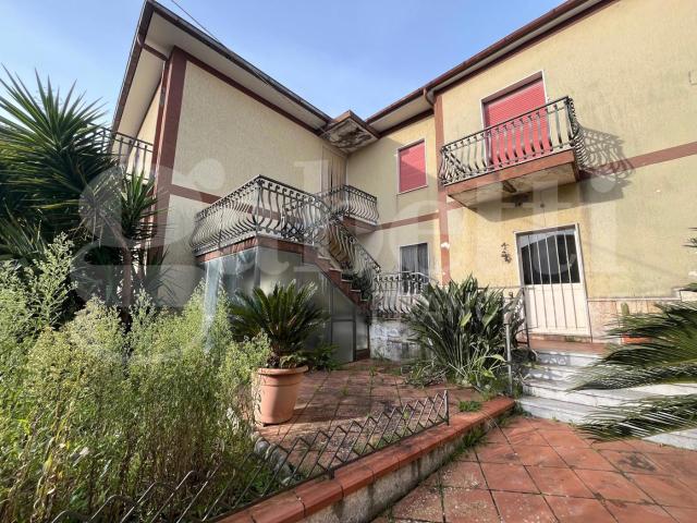 Villa Indipendente in vendita a Dragoni, Campania
