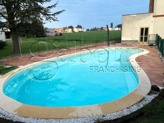Villa Indipendente in vendita a Ferrara, Reggio Emilia