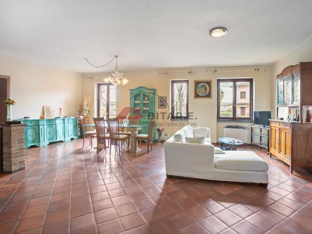 Villa Indipendente in vendita a Flero, Lombardia