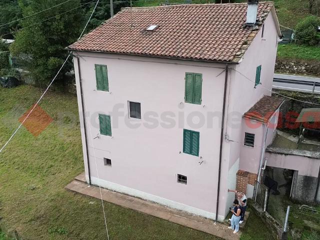 Villa Indipendente in vendita a Bolognana, Gallicano