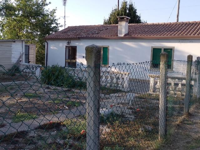 Villa Indipendente in vendita a Veneziano, Gavello
