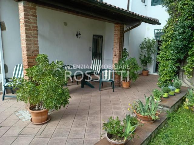 Villa Indipendente in vendita a Lamporecchio, Toscana