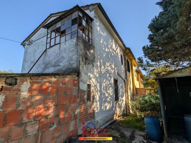 Villa Indipendente in vendita a Lamporecchio, Toscana