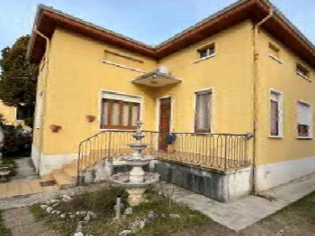 Villa Indipendente in vendita a Lonate Pozzolo, Lombardia