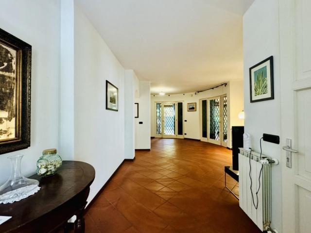 Villa Indipendente in vendita a San Lorenzo, Marina Di Massa