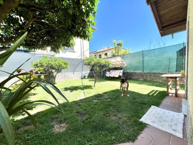 Villa Indipendente in vendita a Marina di Massa, Marina Di Massa