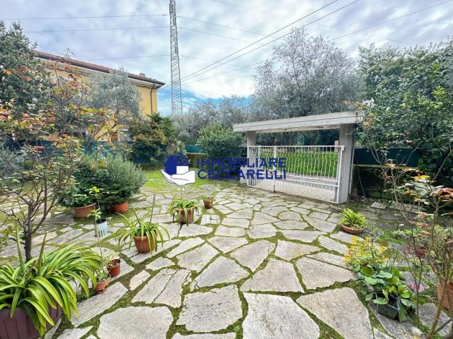 Villa Indipendente in vendita a Remola, Marina Di Massa