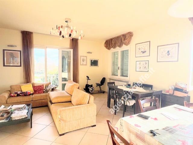 Villa Indipendente in vendita a Marina Di Massa, Toscana