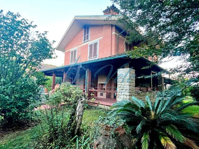 Villa Indipendente in vendita a Montignoso, Toscana