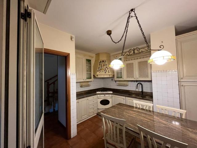 Villa Indipendente in vendita a Dogana, Luni