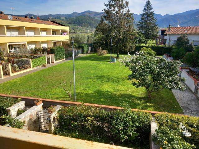 Villa Indipendente in vendita a Dogana, Luni