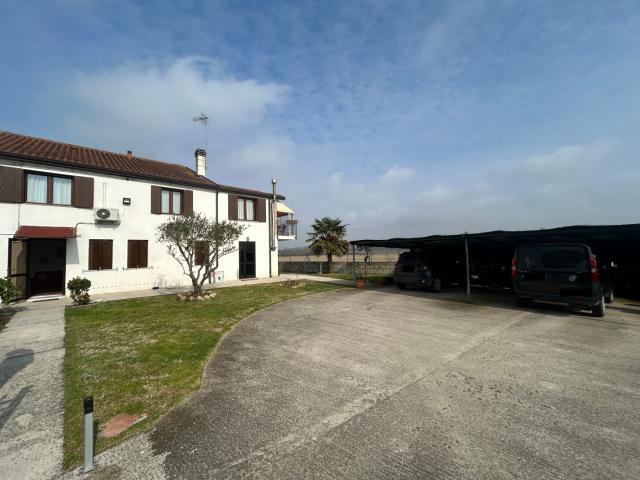 Villa Indipendente in vendita a Papozze, Veneto