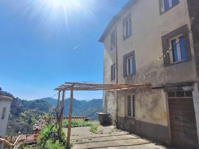 Villa Indipendente in vendita a Unione dei comuni Media Valle del Serchio, Pescaglia