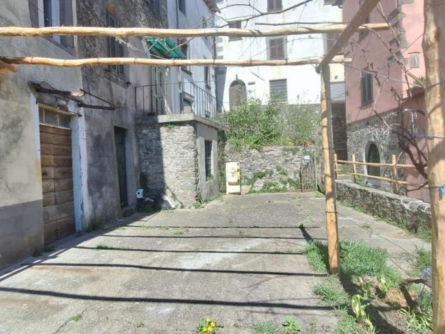 Villa Indipendente in vendita a Unione dei comuni Media Valle del Serchio, Pescaglia